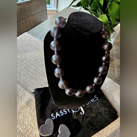 Sassy Jones Black Dina Necklace - Picture 2 of 3